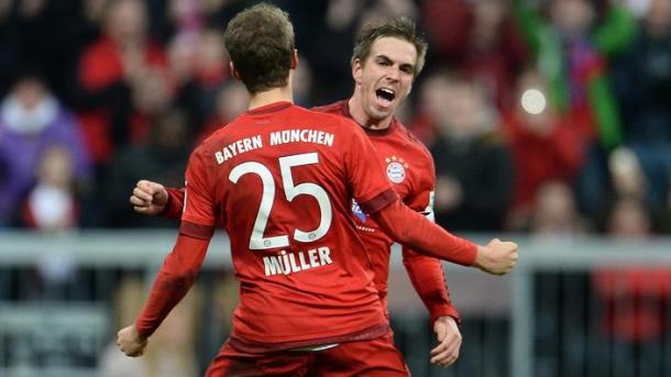 Lahm celebrates scoring the second goal in Bayern's win against Ingolstadt last season | Photo: Kicker