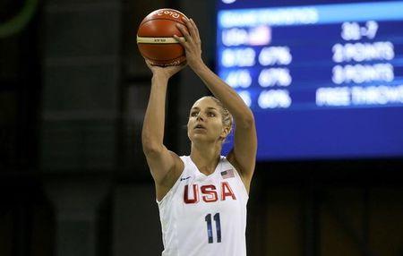 Elena Delle Donne shoots in her Olympic debut in Rio/Photo: Shannon Stapleton/Reuters