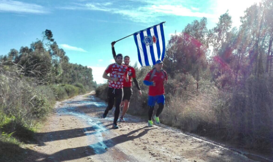 Los relevistas recorrieron varios pueblos con la bandera | Foto: Acción Recre