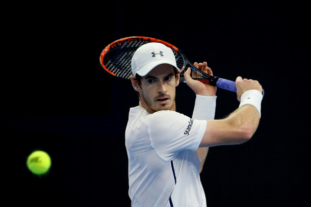 Murray hits a backhand (Photo by Emmanuel Wong/Getty Images)