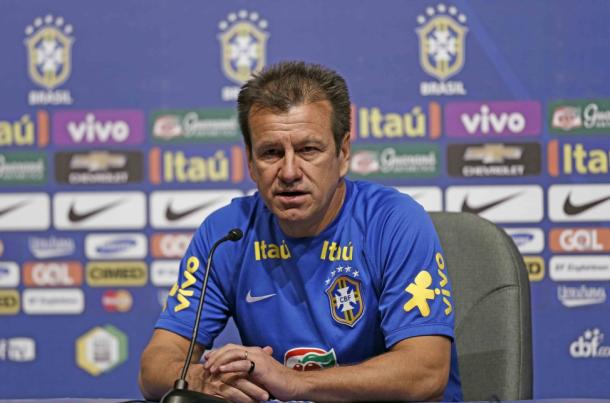 Dunga faces the media. Photo:  Rafael Ribeiro / CBF