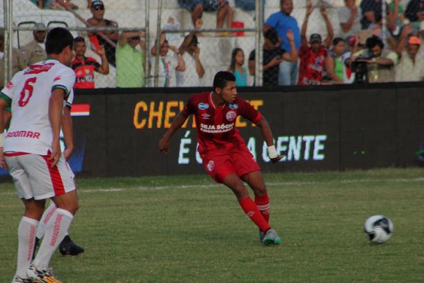 Antes questionado, Rony vem marcando gols (Foto: Léo Lemos/Náutico)