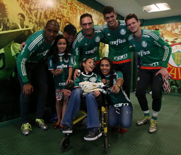 A familía de Fabiano de Lima conheceu o Allianz Parque( Foto: Cesar Greco / Ag Palmeiras/ Divulgação)