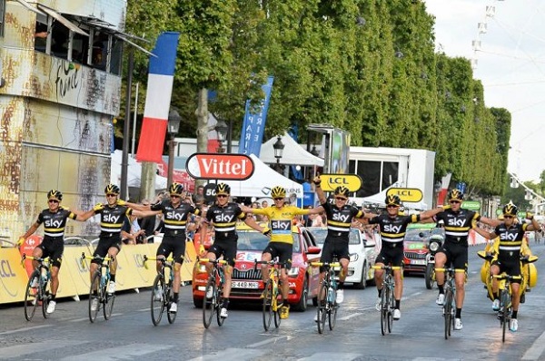 El equipo Sky celebra la victoria de Froome en el Tour 2016 / Fuente: Tour de Francia
