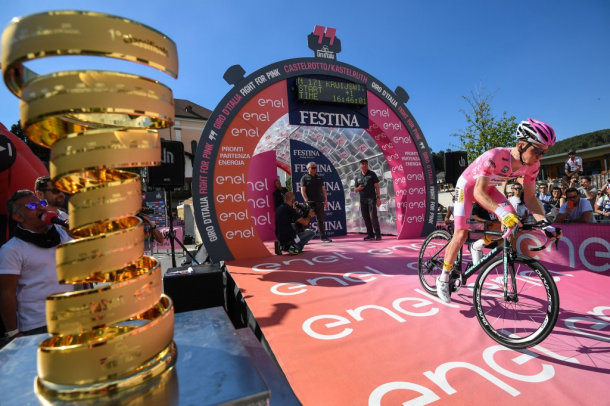 El holandés en la cronoescalada con su maglia rosa | Foto: Giro de Italia Oficial