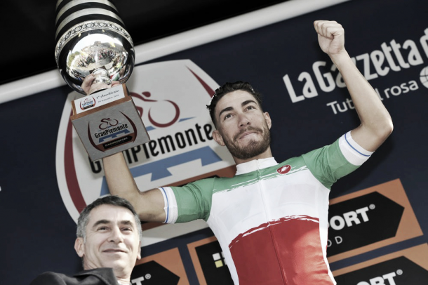 Nizzolo vestido con los colores italianos en el podio  | Foto: Trek-Segafredo 