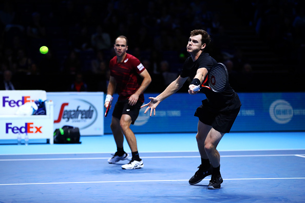 Jamie Murray hits a volley next to his partner (Photo: Clive Brunskill/Getty Images)