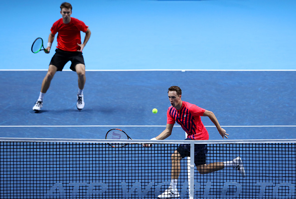 Henri Kontinen hits a volley with John Peers watching on (Photo: Clive Brunskill/Getty Images)