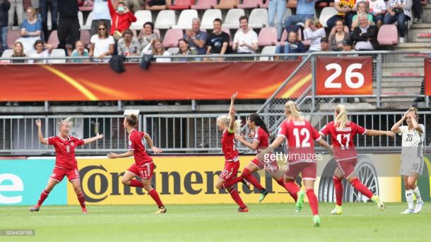 Denmark celebrate Theresa Nielsen's winning goal against Germany. | Photo: Getty/Maja Hitij