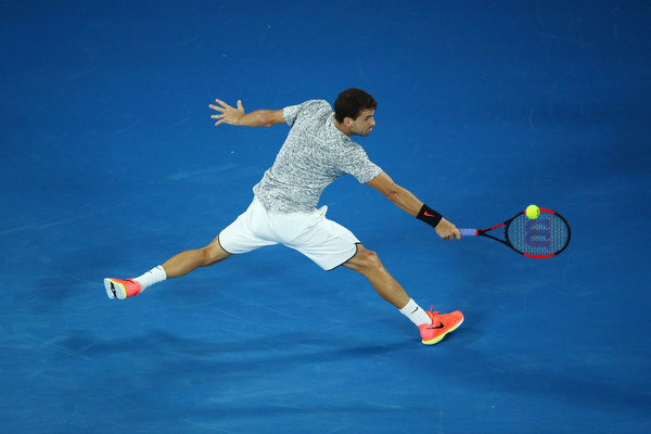 Dimitrov reaches for the ball (Photo by Clive Brunskill/Getty Images)