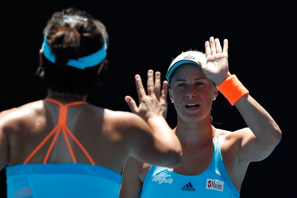 Peng and Hlavackova celebrates winning a point | Photo: Jack Thomas/Getty Images AsiaPac