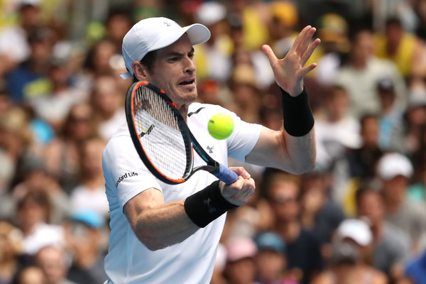 Murray hits a forehand (Photo by Scott Barbour/Getty Images)