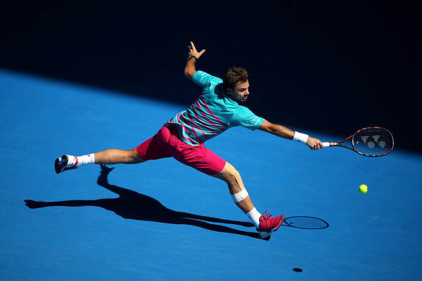 Wawrinka reaches for the ball (Photo by Michael Dodge/Getty Images)