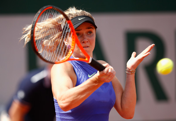 Elina Svitolina hits a forehand | Photo: Adam Pretty/Getty Images Europe