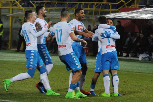 Jugadores partenopeos celebran uno de los goles frente al Bologna | Foto: SSC Napoli