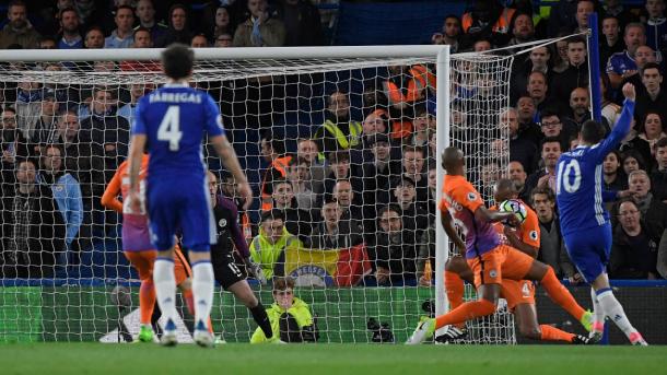 La conclusione di Hazard che finisce per beffare Caballero. Fonte foto: premierleague.com