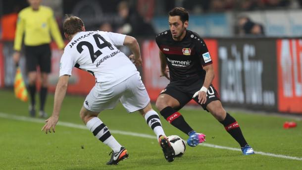 Çalhanoglou en una jugada de ataque | Foto: Bayer Leverkusen