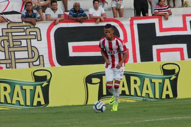 Assim como Giva, jovem Erick marcou três dos nove gols na goleada histórica (Foto: Léo Lemos/Náutico)