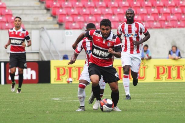 Primão seria sacado da equipe caso Léo Costa volte como titular (Foto: Rodrigo Baltar/Santa Cruz)