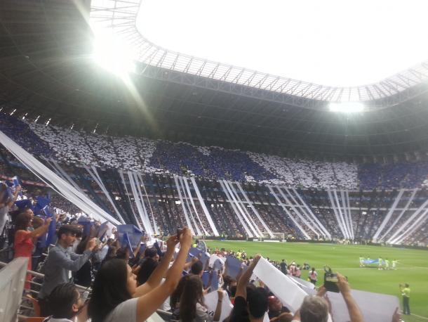 Mosaico albiazul previo al arranque | Foto: Juan Carlos Monroy / VAVEL México