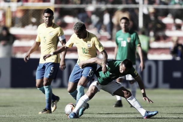 Casemiro sigue de cerca y acompaña a Neymar | Foto: Confederação Brasileira de Futebol