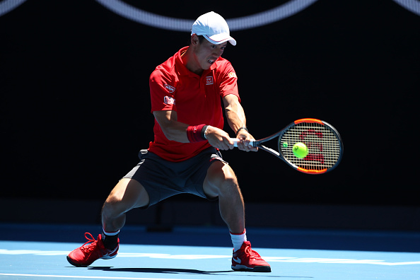 Kei Nishikori strikes a backhand shot (Photo: Clive Brunskill/Getty Images)