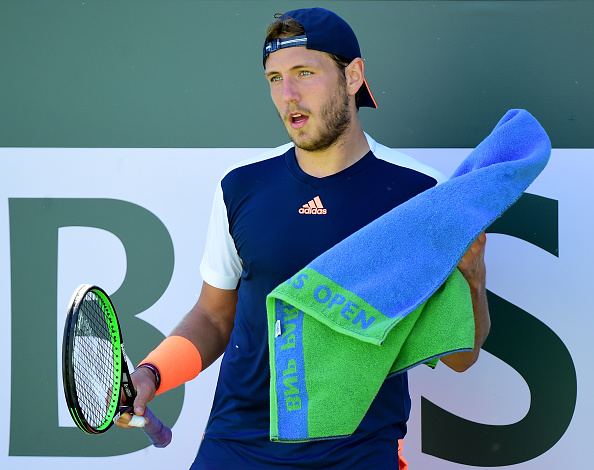Lucas Pouille towels himself down (Photo: Harry How/Getty Images)