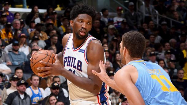 Joel Embiid siempre es sinónimo de espectáculo | Foto: nba.com