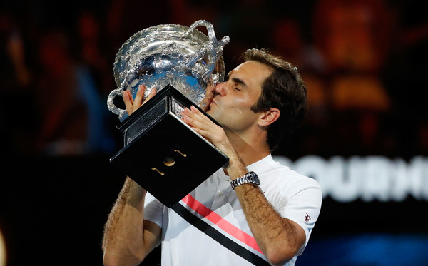 Roger Federer kisses the Norman Brookes Challenge Cup after winning his 20th Grand Slam title at the 2018 Australian Open. | Photo: Scott Barbour/Getty Images