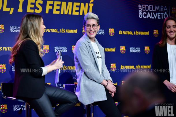 Laura Ràfols sonriendo después de una pregunta de Marta Carreras. Foto: Beto, VAVEL.com