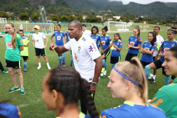 Luizão comanda preparação da Seleção Brasileira (Foto: Lucas Figueiredo/CBF)