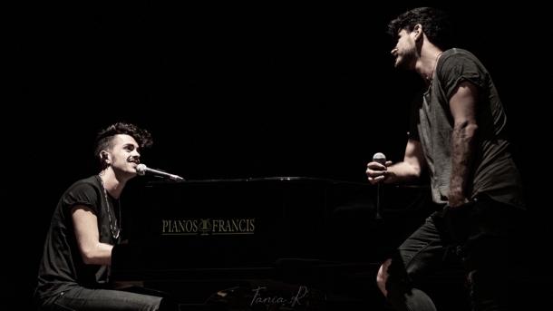 Cepeda  e Iván durante el concierto // Fuente : @Tavimai 