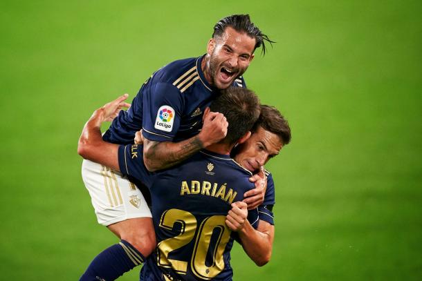Rubén García celebra junto a Aridane e Iñigo Pérez un gol. Imagen: Osasuna