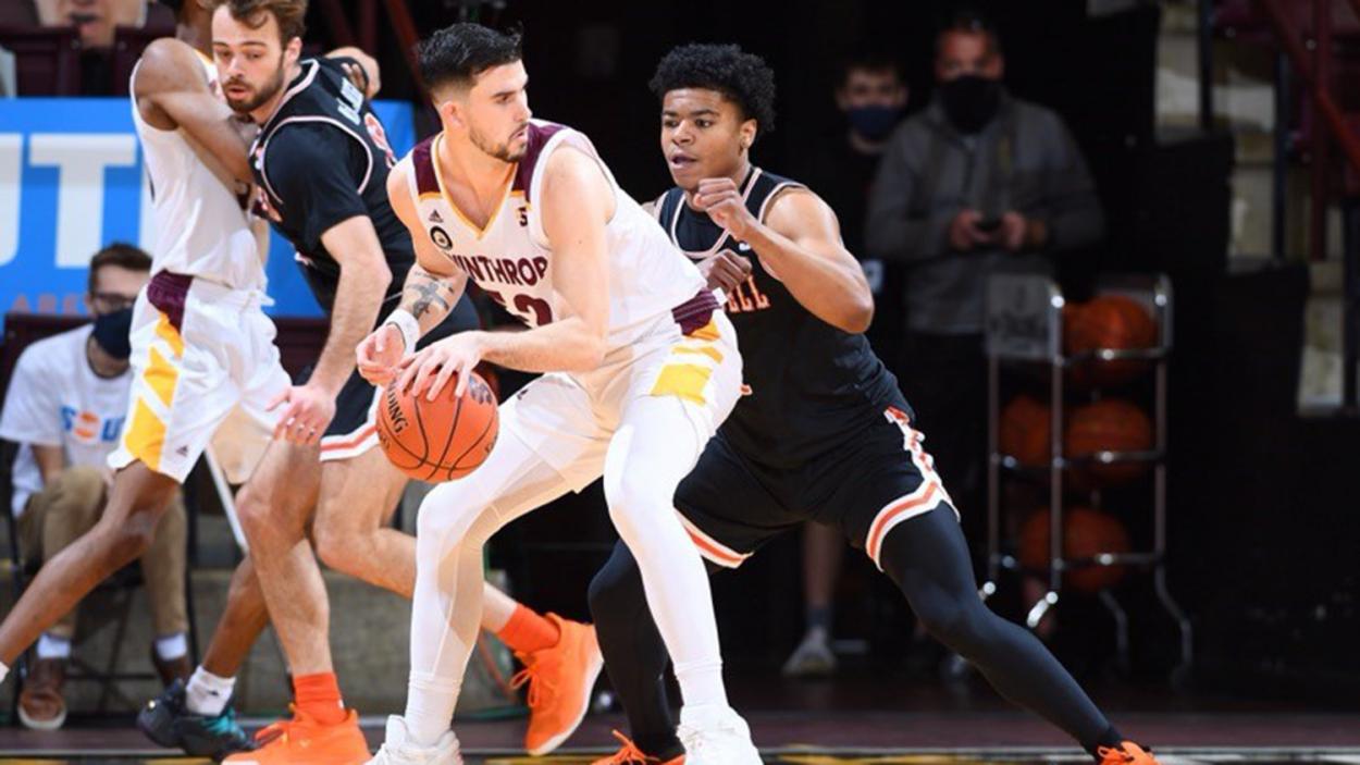 Chandler Vaudrin (l.) drives against Ricky Clemons (r.) during the Big South championship game/Photo: The Daily Record