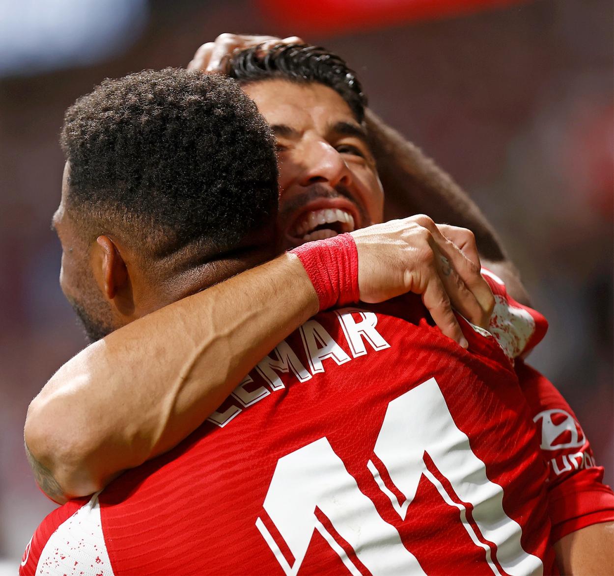 Los goleadores de la noche, Thomas Lemar y Luis Suárez. / Twitter: Atlético de Madrid oficial