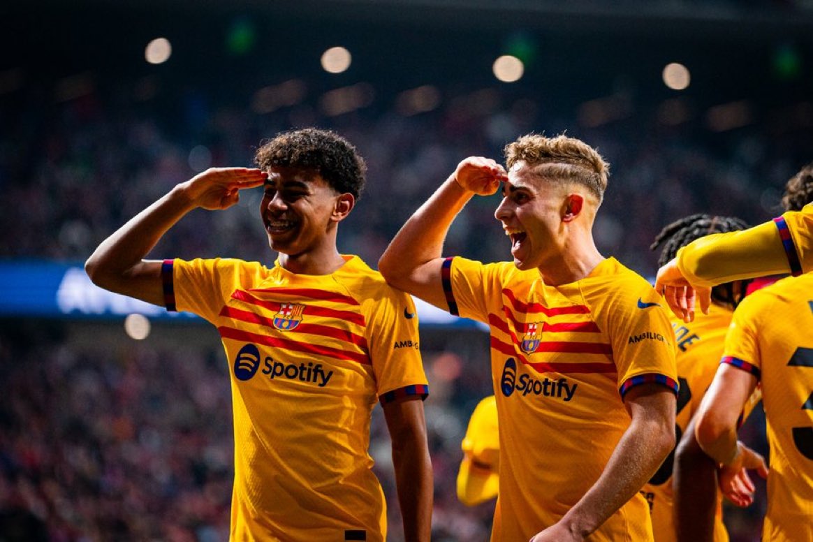Yamal e Fermín López após o gol de Fermín (Foto: Barcelona)