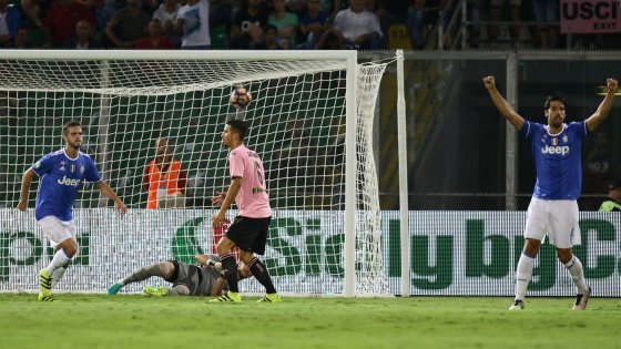 L'autogol di Goldaniga | Foto: repubblica,it