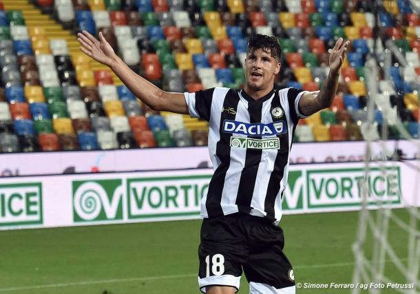 Perica esulta dopo il gol. Fonte: https://www.facebook.com/pg/UdineseCalcio1896