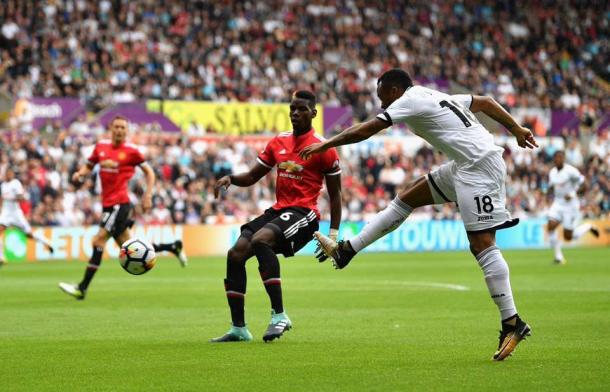 Il tiro cross di Ayew al minuto 2 - Foto Premier League