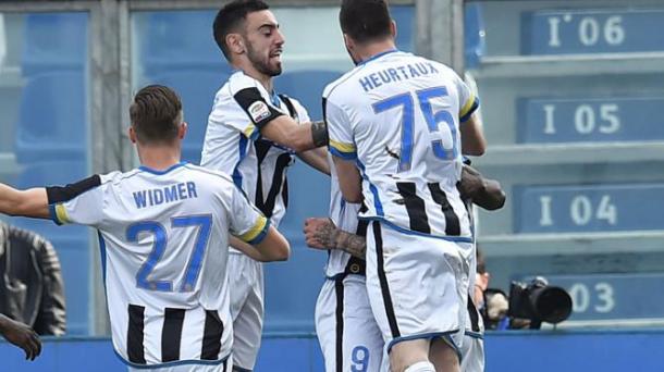 I giocatori dell'Udinese esultano al gol di Zapata con il Sassuolo. Fonte: Getty Images