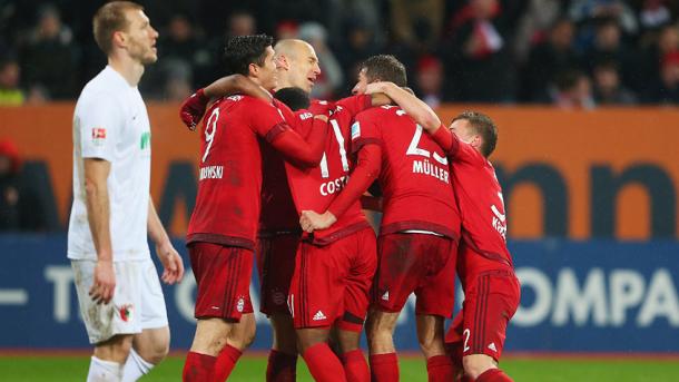 Costa y compañía celebran el gol de Müller. // (Foto de fcbayern.de)