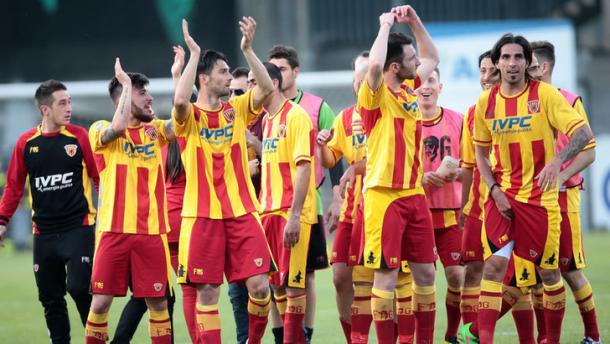 Il Benevento esulta per la promozione | www.tuttosport.com