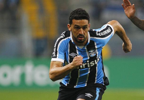 Edilson teve vários capítulos polêmicos em clássicos com a camisa do Grêmio (Foto: Lucas Uebel/ GFBPA)