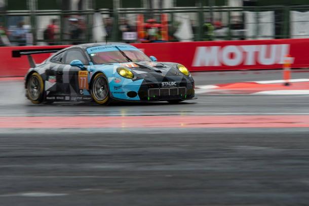 Porsche também vence na classe GTE-AM. (Foto: FIAWEC)