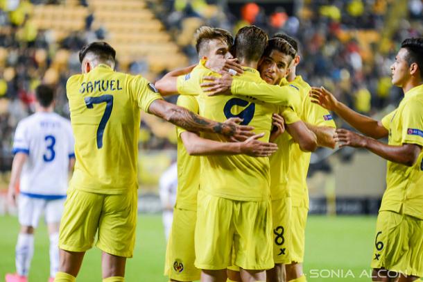 El Villarreal celebrando el gol de Soldado frente al Dinamo Minsk | Foto: Sonia Alcón