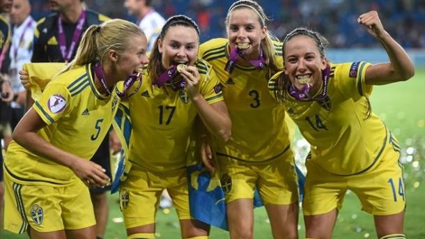 Ökvist celebrates with teammates after wining the U-19 UEFA Championship | Source: uefa.com