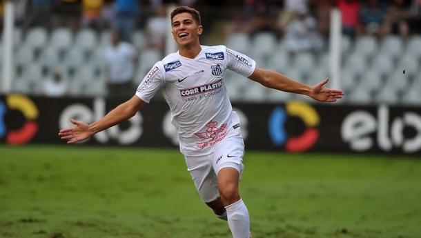 Atleta vem com boas atuações desde que assumiu à titularidade no alvinegro praiano (Foto: Ivan Storti/Santos)