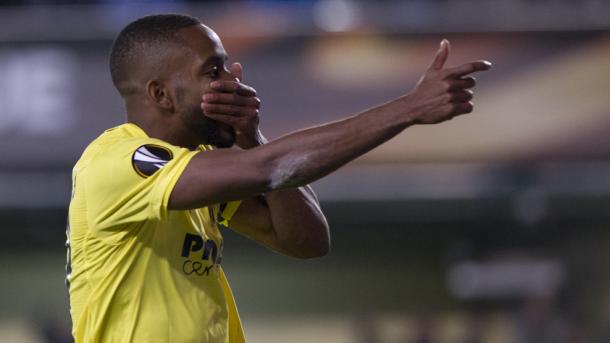 Bakambu celebrates his second of the night. | Photo: UEFA