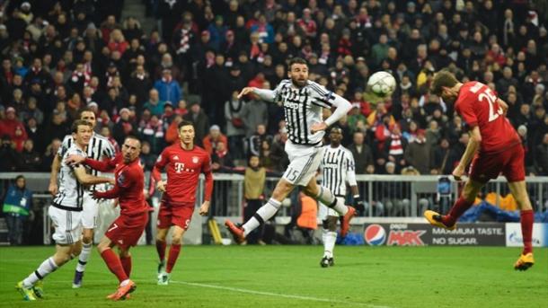 Müller firma el empate milagroso para el Bayern. // (Foto de es.uefa.com)