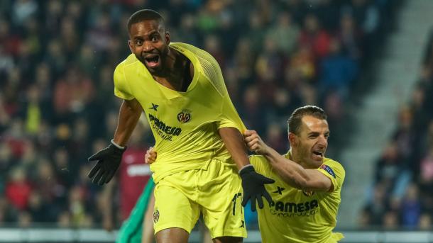 Bakambu esulta con Soldado dopo i gol che hanno deciso anche il match di Praga. Fonte: AFP/Getty Images.